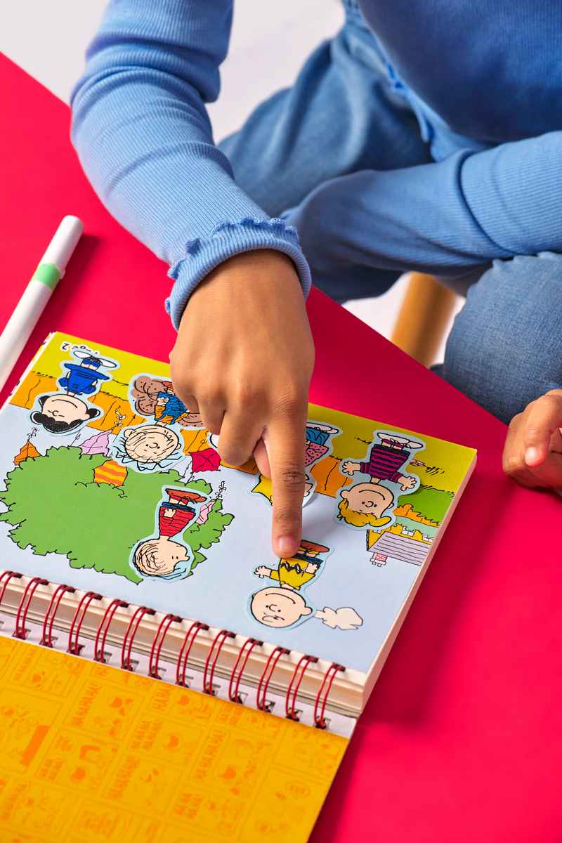 Ooly | x Peanuts Kleur- & Sticker Activiteitenkit – Creatief Plezier met Snoopy