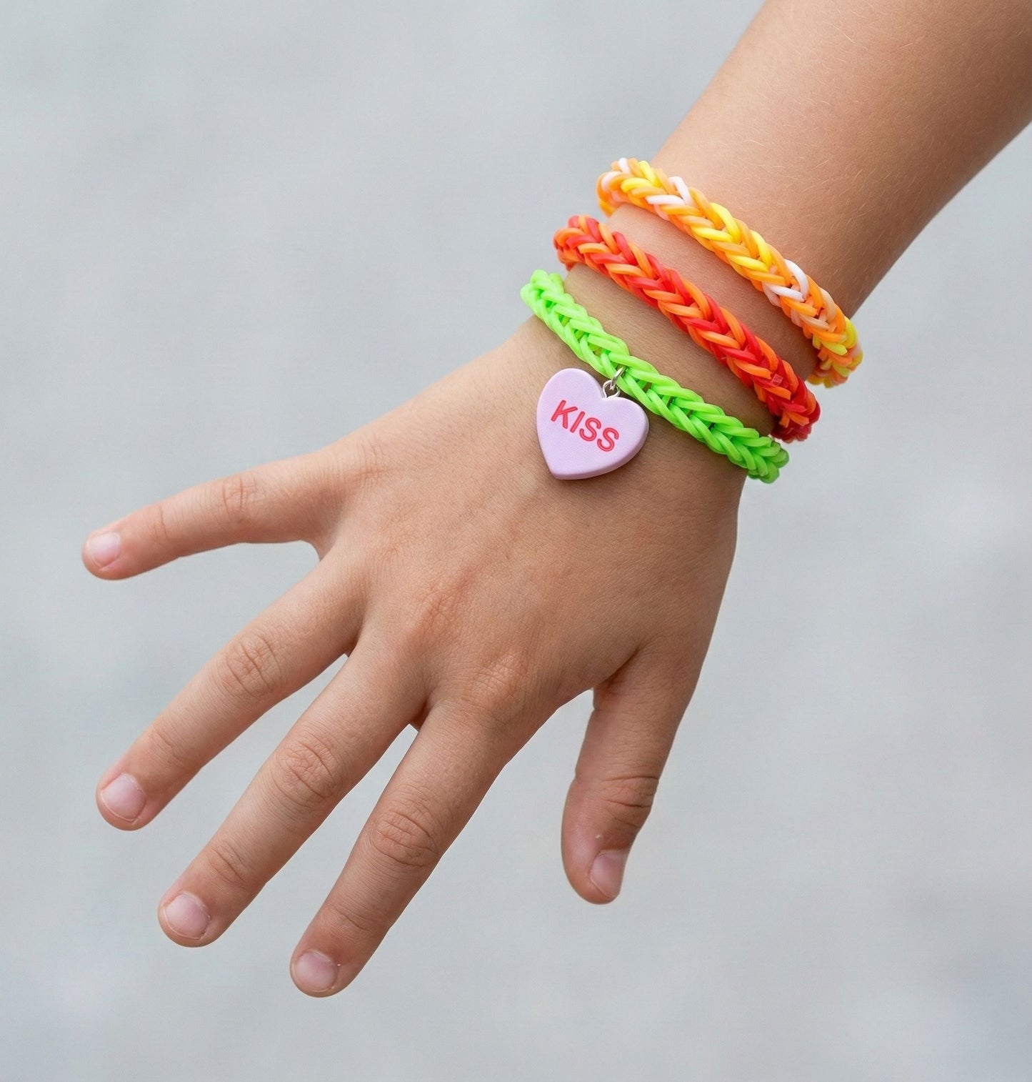 TOPModel | loom bandjes set – DIY loom box met neon elastiekjes & bedeltjes