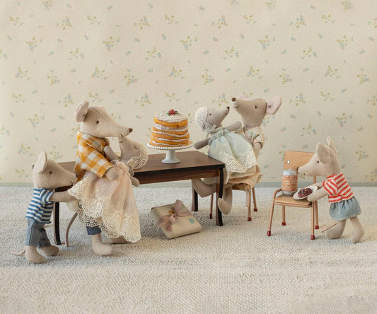 Maileg | Long Dining Table Mouse
