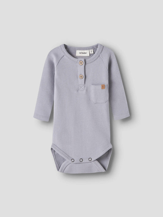 Lil' Atelier | Baby Romper Lichtblauw – Zachte Longsleeve Romper