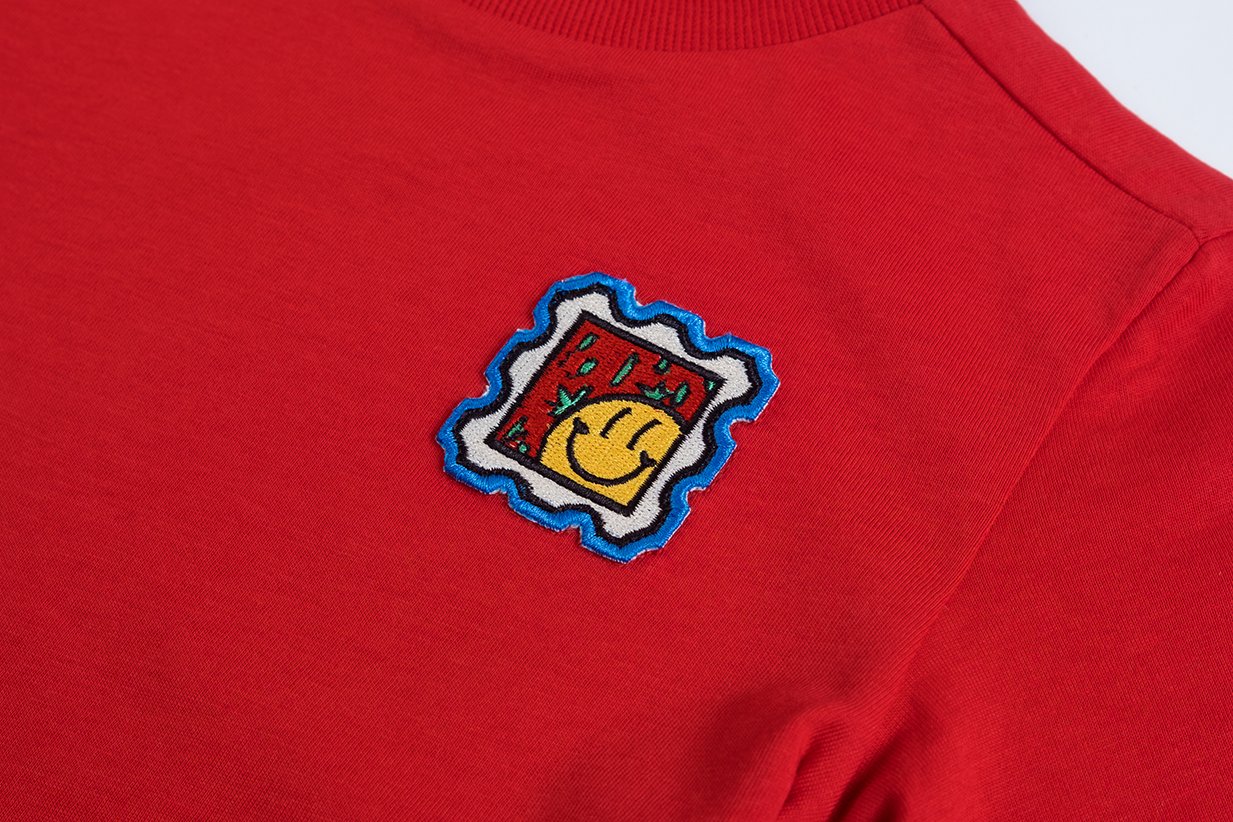 Mini Rebels | shirt rood met smiley postzegel