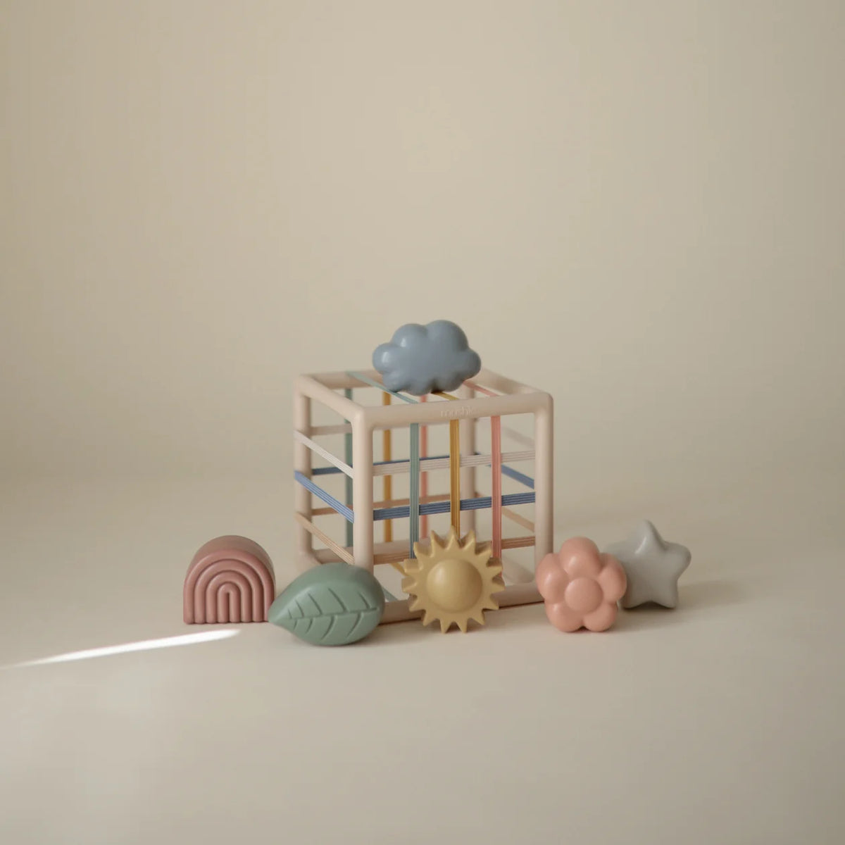 Mushie | Elastische vormensorteerder – Elastic Shape Sorter
