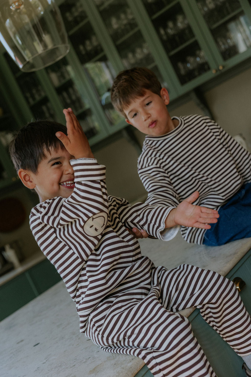 Fliink | Alvin gestreepte sweater Coffee Bean / Sandshell