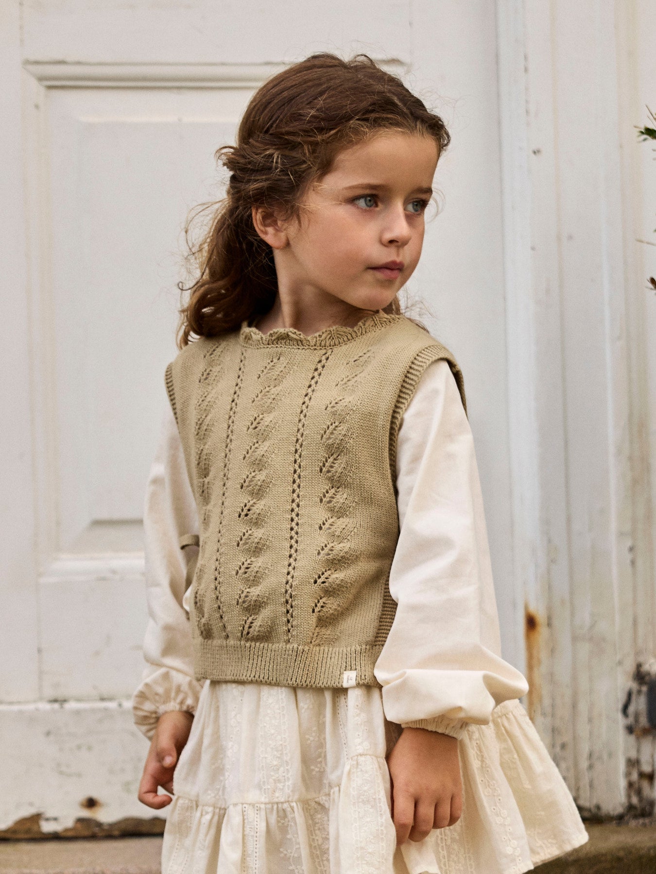 Lil' Atelier | Gebreide Spencer Beige – Opengewerkt Meisjes Gilet