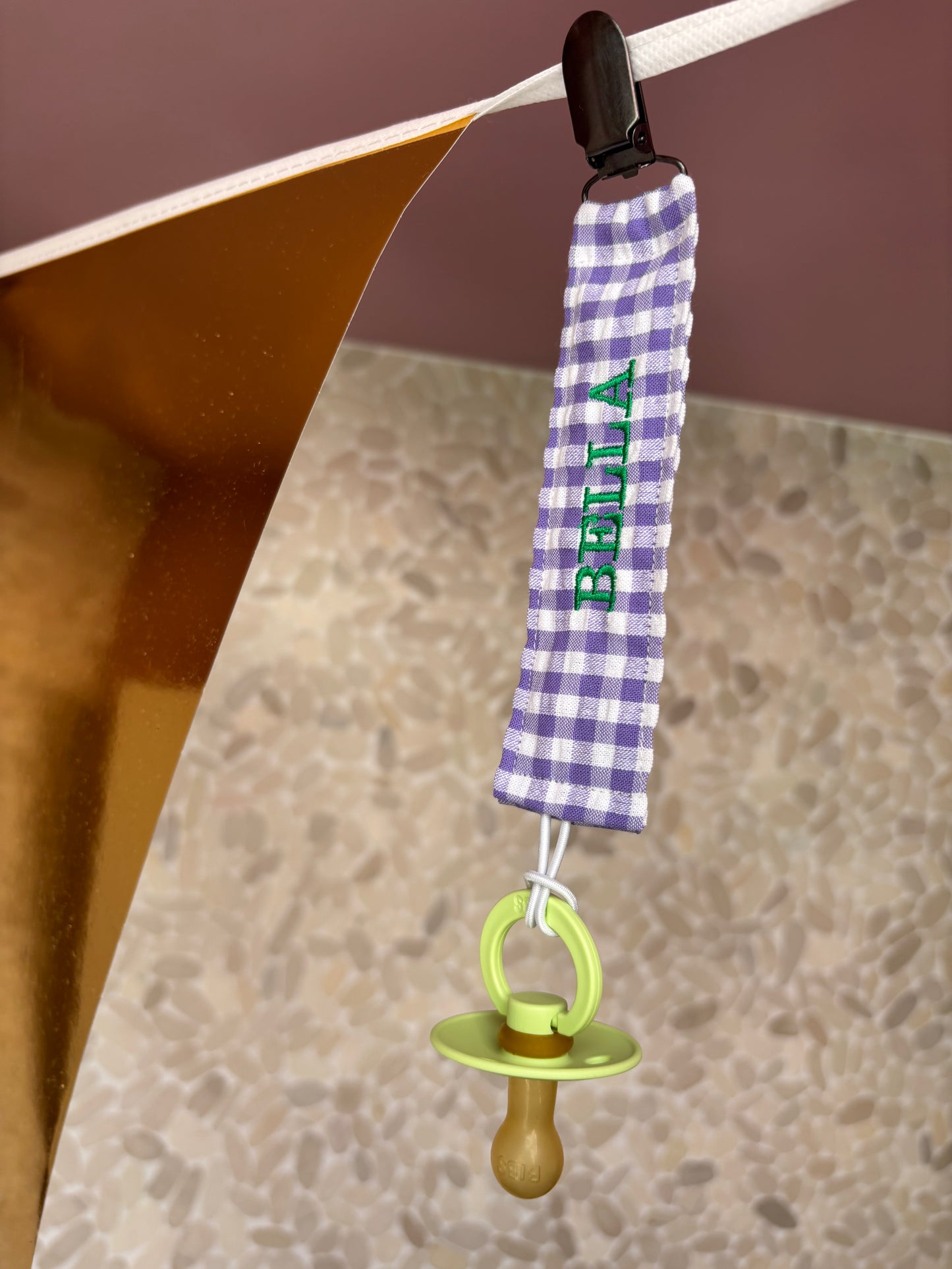 Atelier Soof | speenkoord met naam check lila