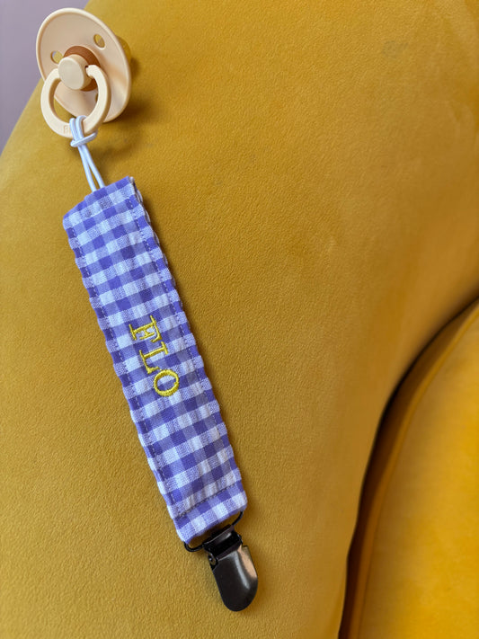 Atelier Soof | speenkoord met naam check lila