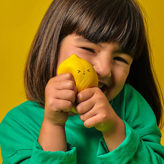 Kikkerland | Fruit squishy speelgoed – Kidoki squeezy
