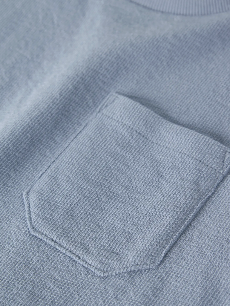 Lil’ Atelier T-shirt lichtblauw – zacht basic shirt voor baby’s en kinderen