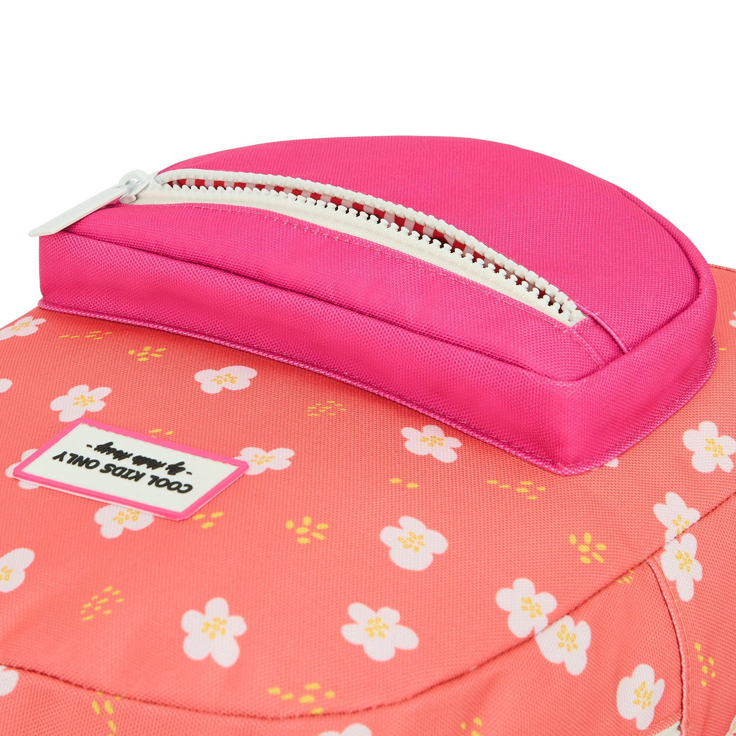 Detail van het voorvak van de Hello Hossy Peachy Bloom rugzak
