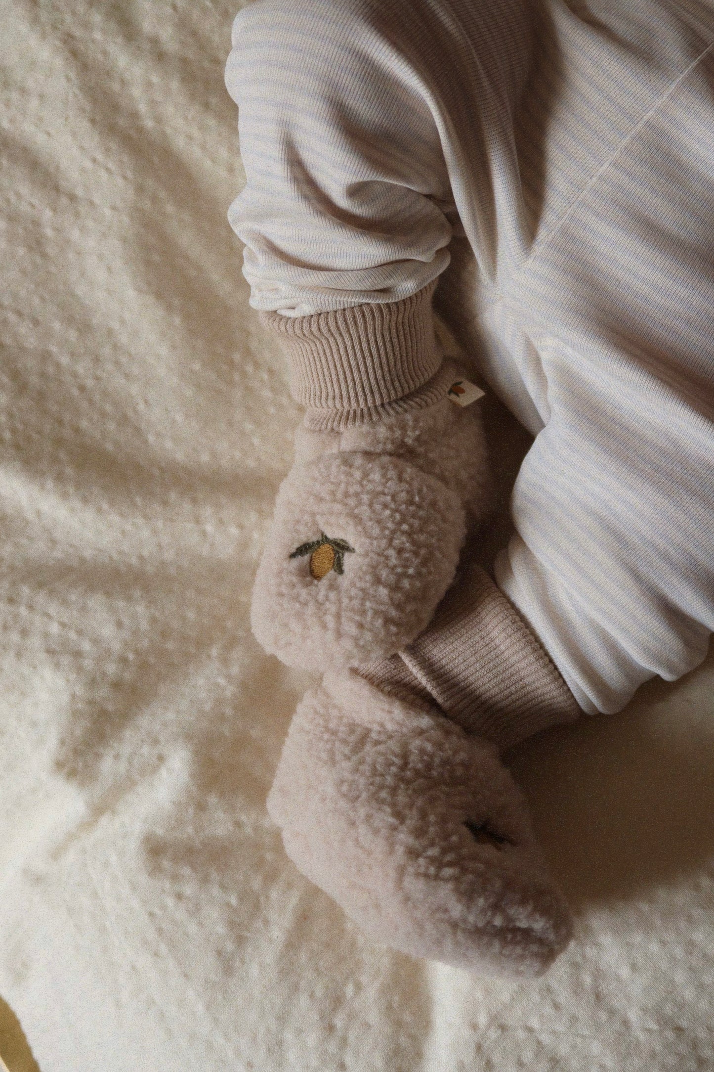 Konges Sløjd | Safa Booties – Teddy Babyslofjes met Citroen Borduursel