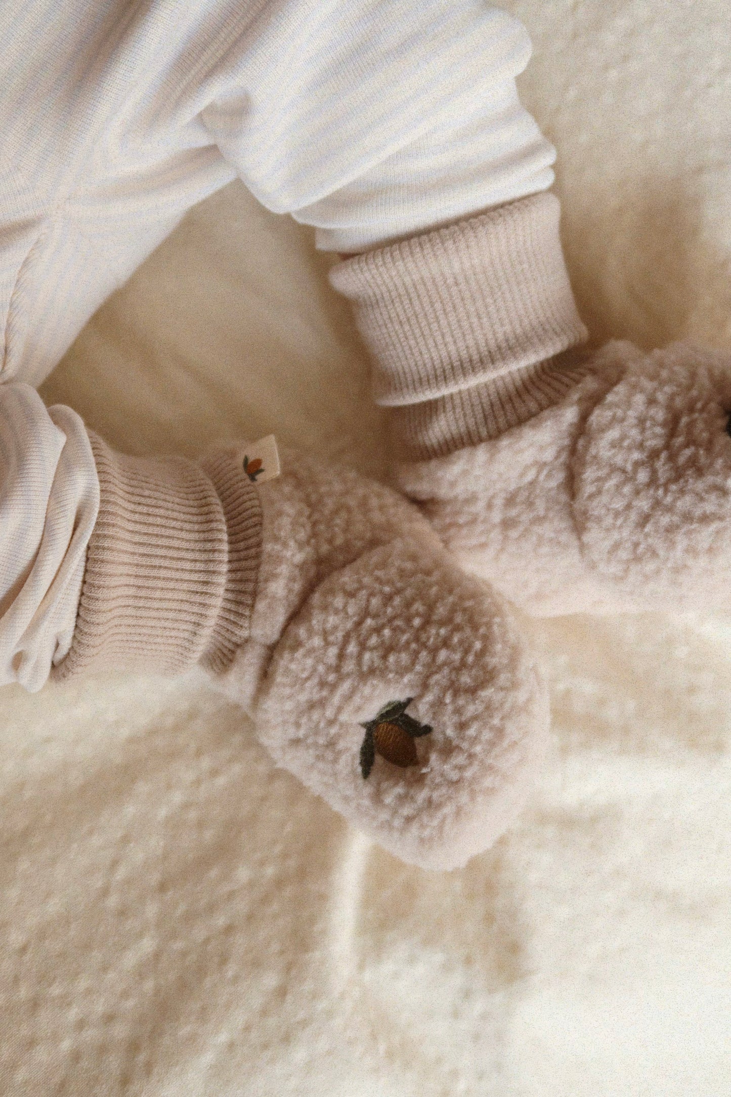 Konges Sløjd | Safa Booties – Teddy Babyslofjes met Citroen Borduursel