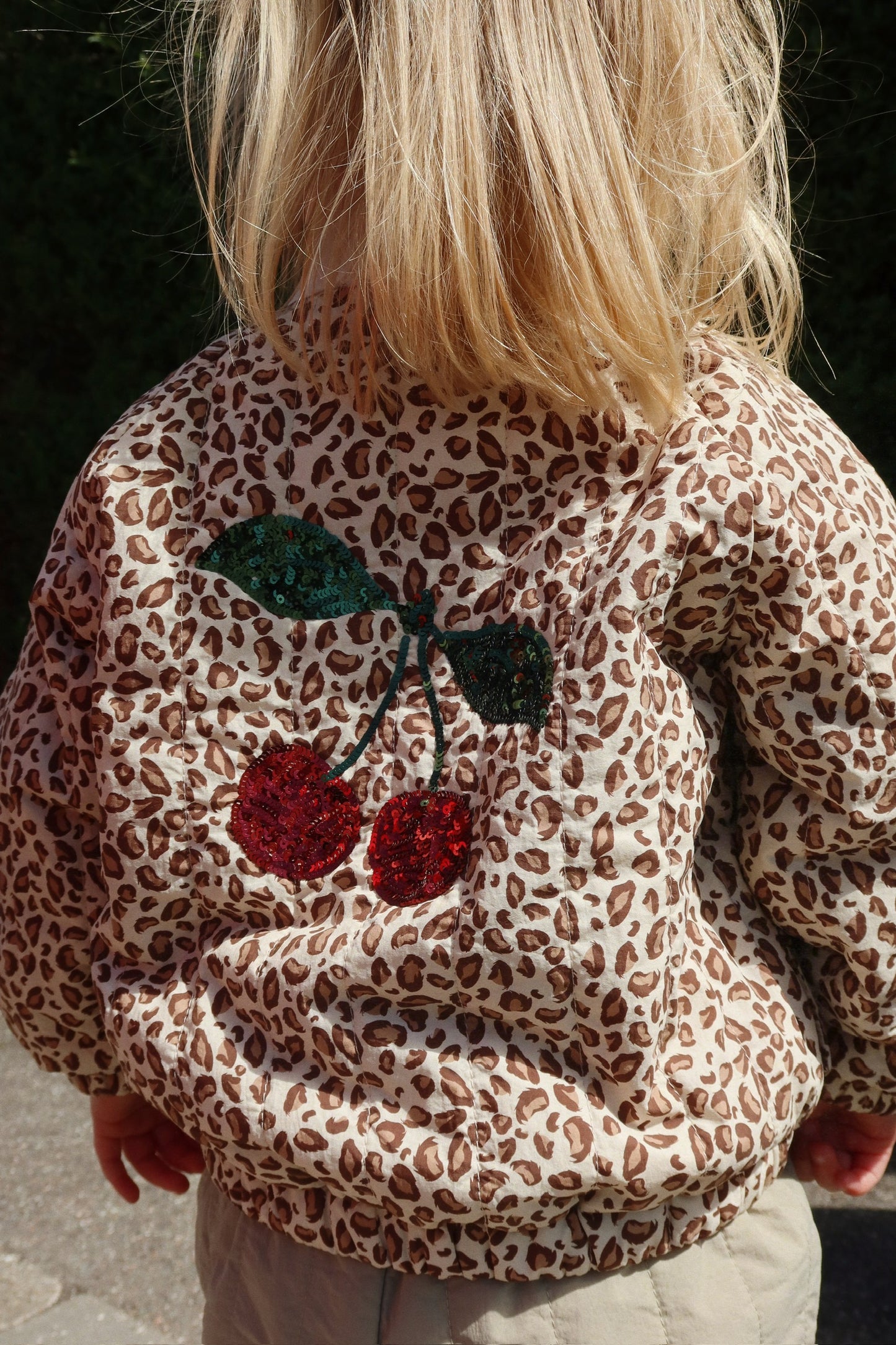 Konges Sløjd | Juno Leopard Print Bomber Jacket met Sequin Kersen
